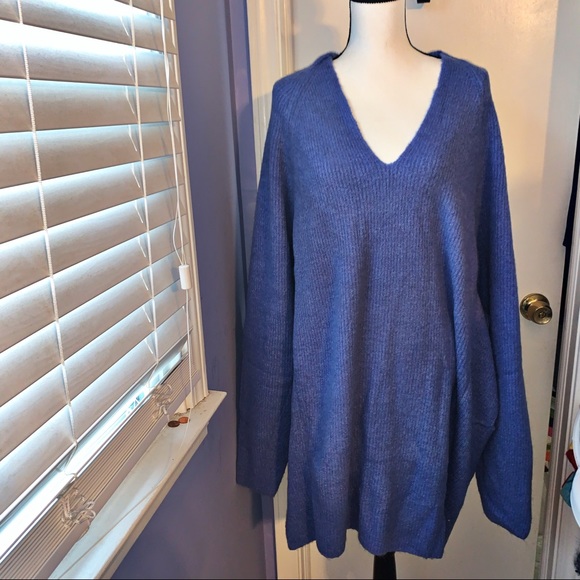 Free People Tops - FREE PEOPLE PERIWINKLE V NECK LONGLINE TUNIC